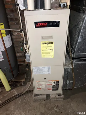 $87,500 | 360 West Broadway Street, Roseville, IL 61473