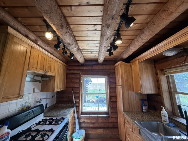 $87,500 | 360 West Broadway Street, Roseville, IL 61473