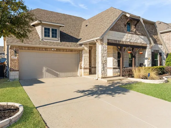a view of a house with a yard and garage