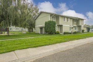 800 South County Road Warden, WA 98857 - Photo 2 of 10 a front view of house with yard and green space