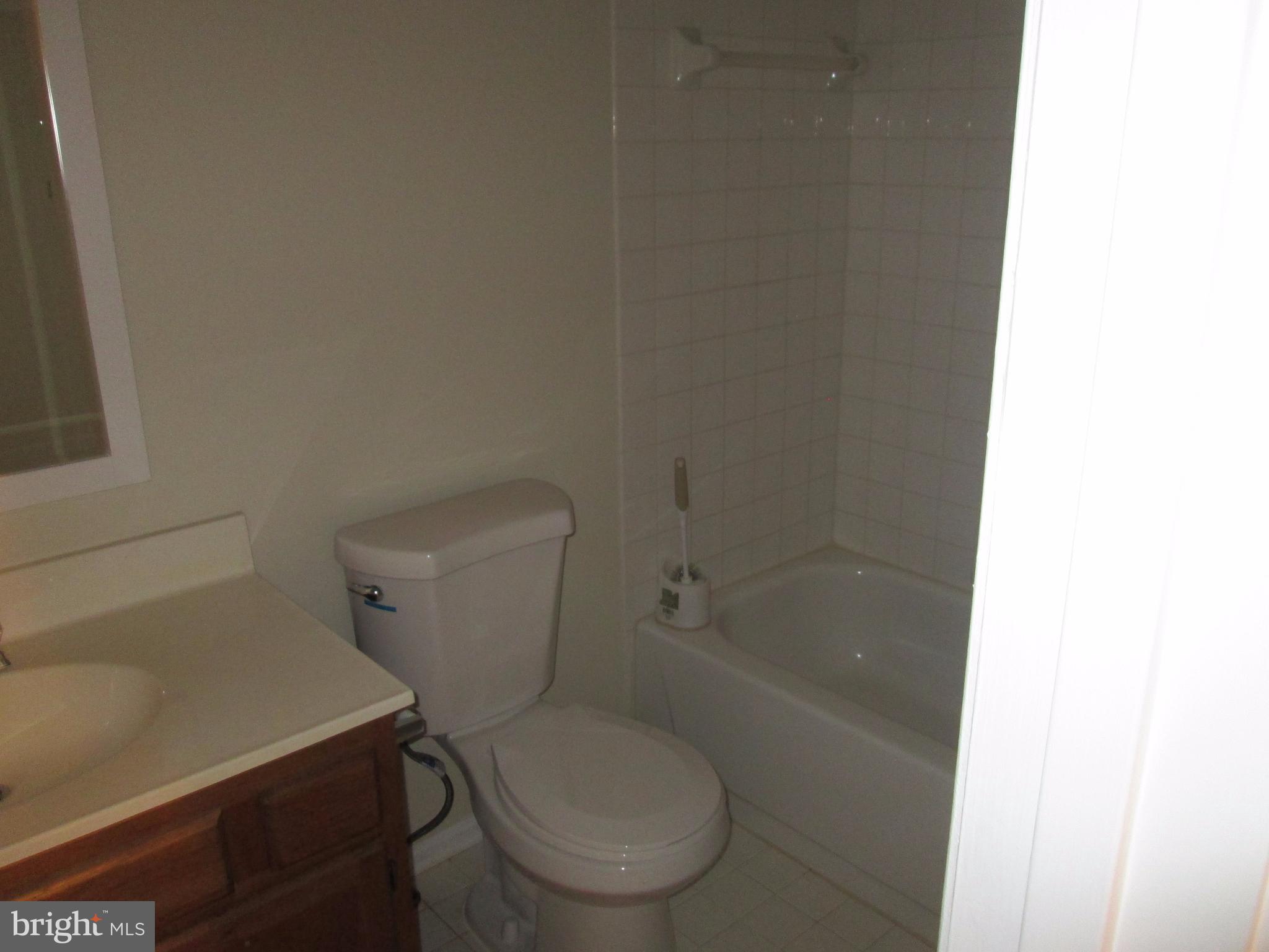 2201 Wimbledon Circle Silver Spring, MD 20906 - Photo 27 of 28 Bath