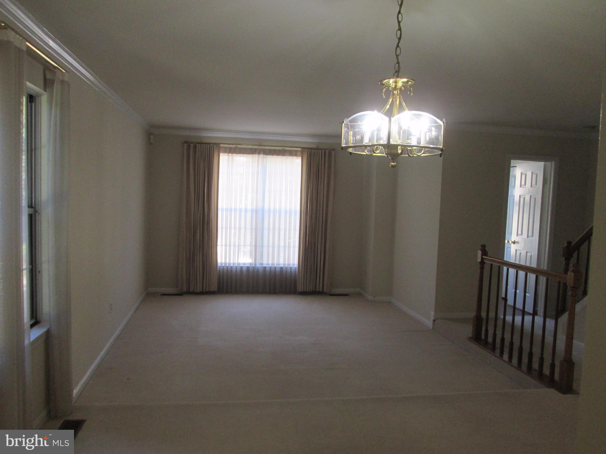 2201 Wimbledon Circle Silver Spring, MD 20906 - Photo 5 of 28 Living Room