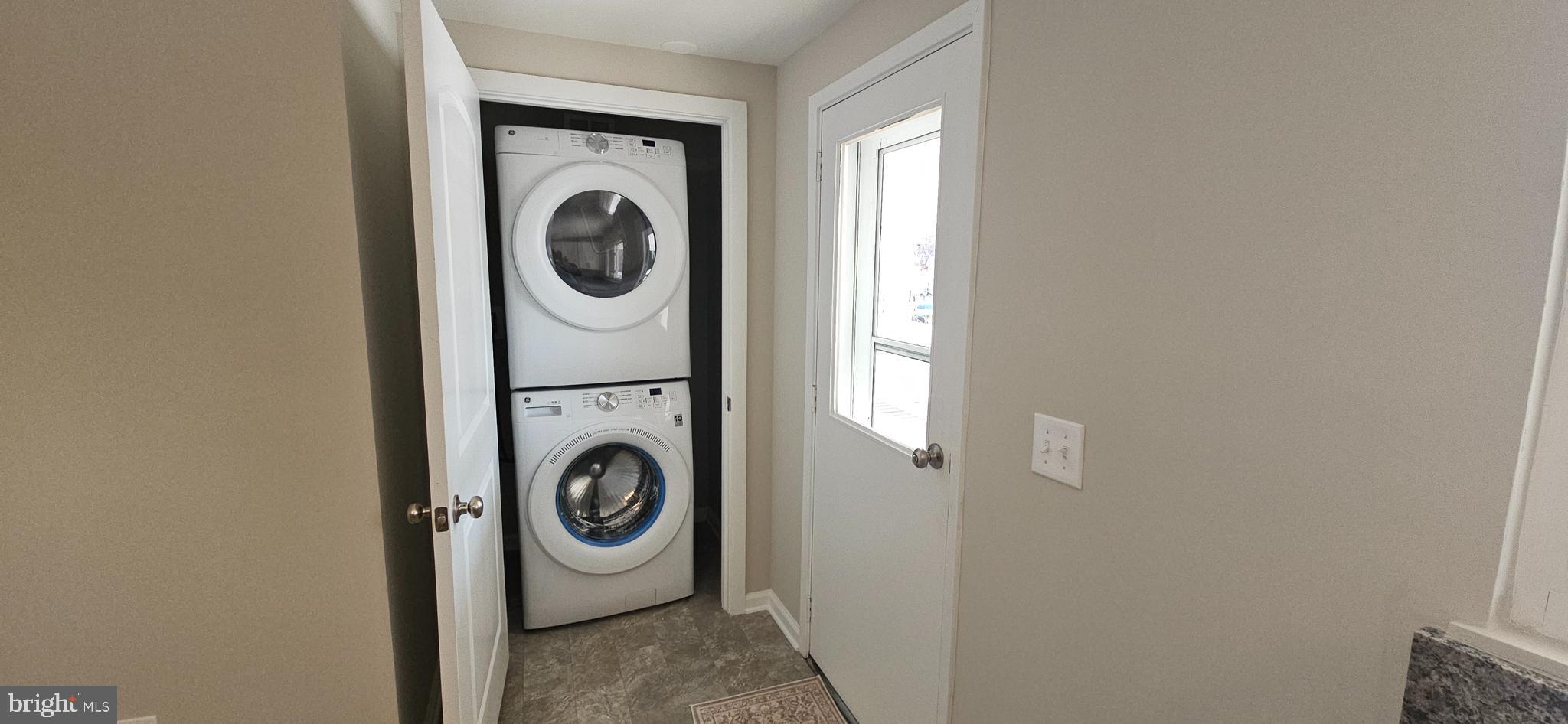 232 Myrtle Avenue Winchester, VA 22601 - Photo 10 of 36 a utility room with dryer and washer