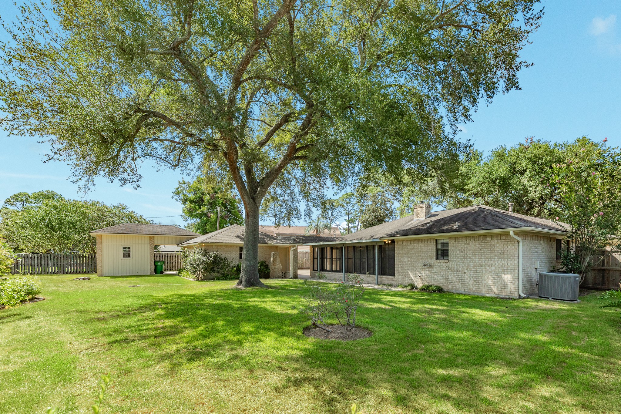 712 Browning Street Angleton, TX 77515 - Photo 9 of 36 Gallery Image 9