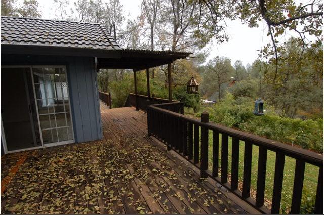 9283 Placer Road Redding, CA 96001 - Photo 18 of 20 Deck