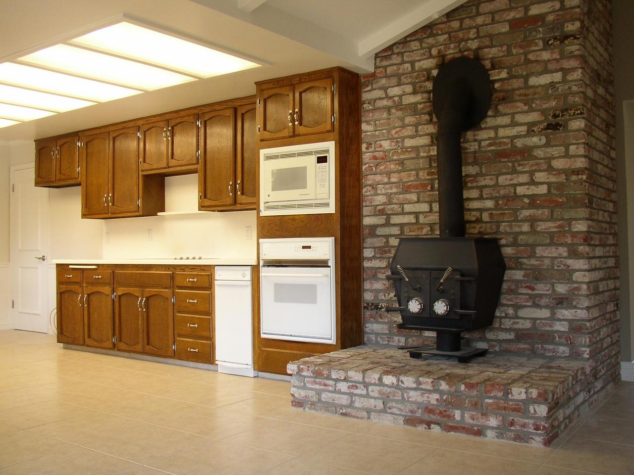 9283 Placer Road Redding, CA 96001 - Photo 7 of 20 Kitchen
