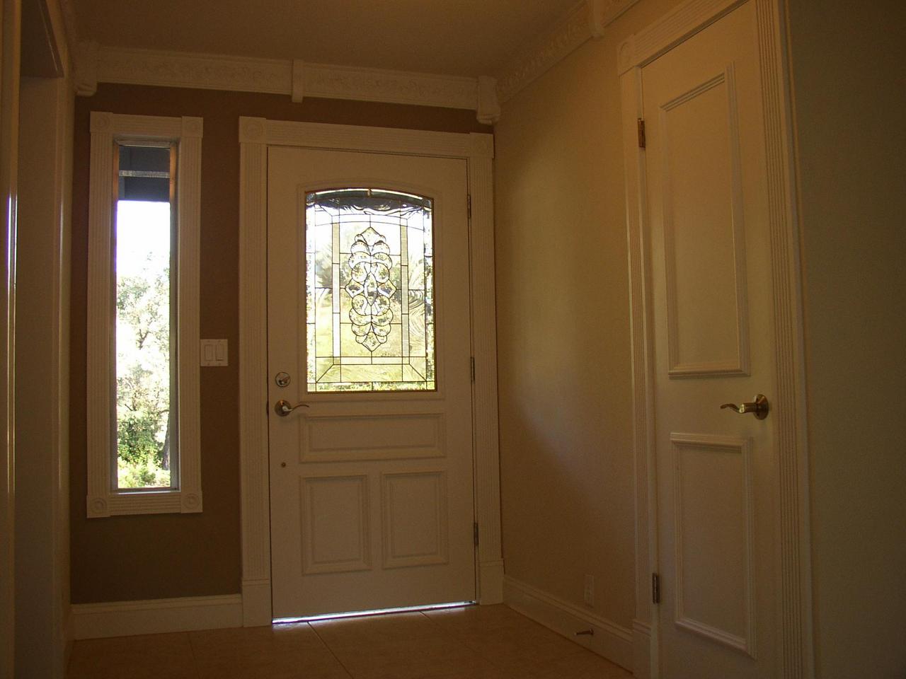 9283 Placer Road Redding, CA 96001 - Photo 8 of 20 Front Entry