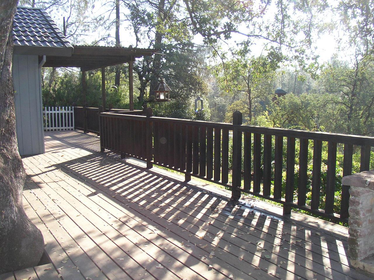 9283 Placer Road Redding, CA 96001 - Photo 9 of 20 Deck