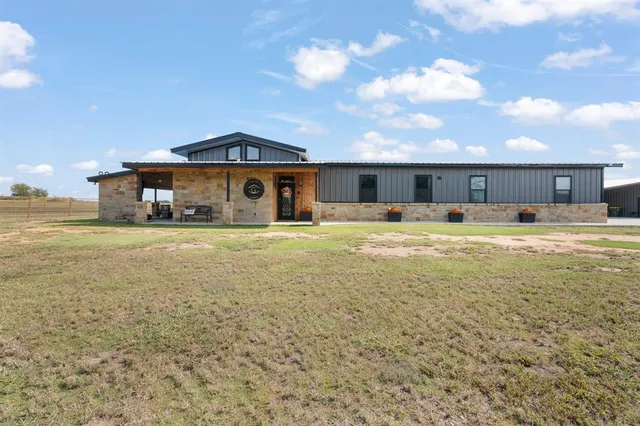 $759,000 | 208 Private Road 107, Blum, TX 76627