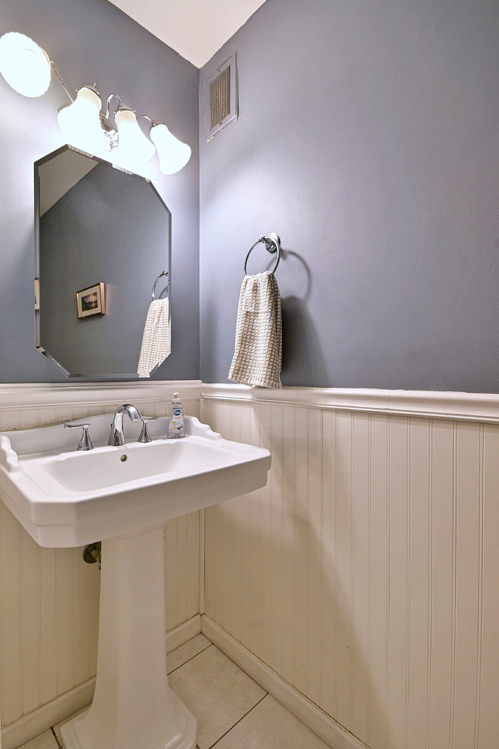 1321 South Finley Road, Unit 422 Lombard, IL 60148 - Photo 27 of 37 Gallery Image 27