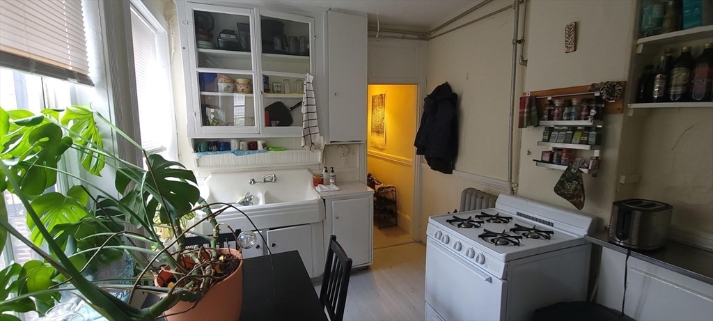 74 Myrtle Street, Unit 10 Boston, MA 02114 - Photo 5 of 8