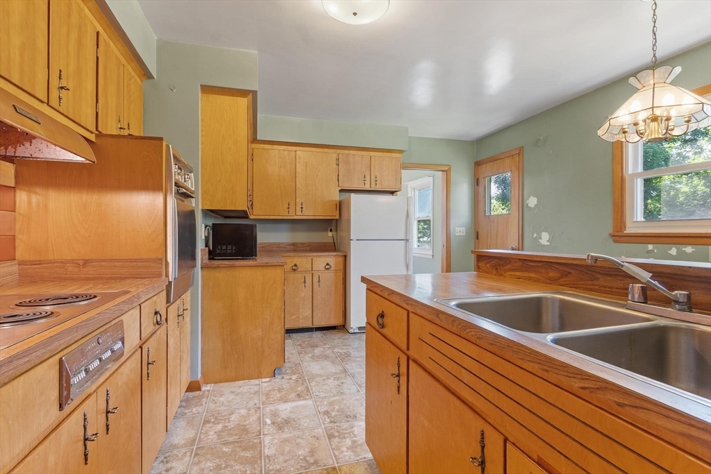 5 Sasur Street Three Rivers, MA 01080 - Photo 8 of 29