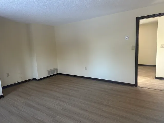 $2,100 | 32 Summit Avenue, Unit R, Derry, NH 03038