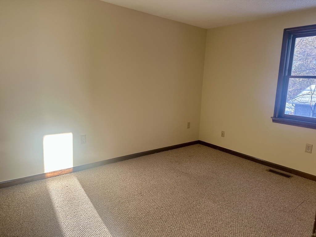 32 Summit Avenue, Unit R Derry, NH 03038 - Photo 23 of 31