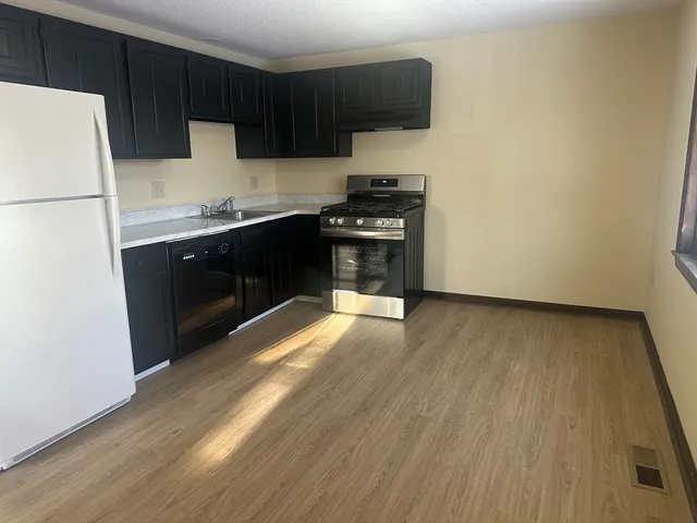 $2,100 | 32 Summit Avenue, Unit R, Derry, NH 03038