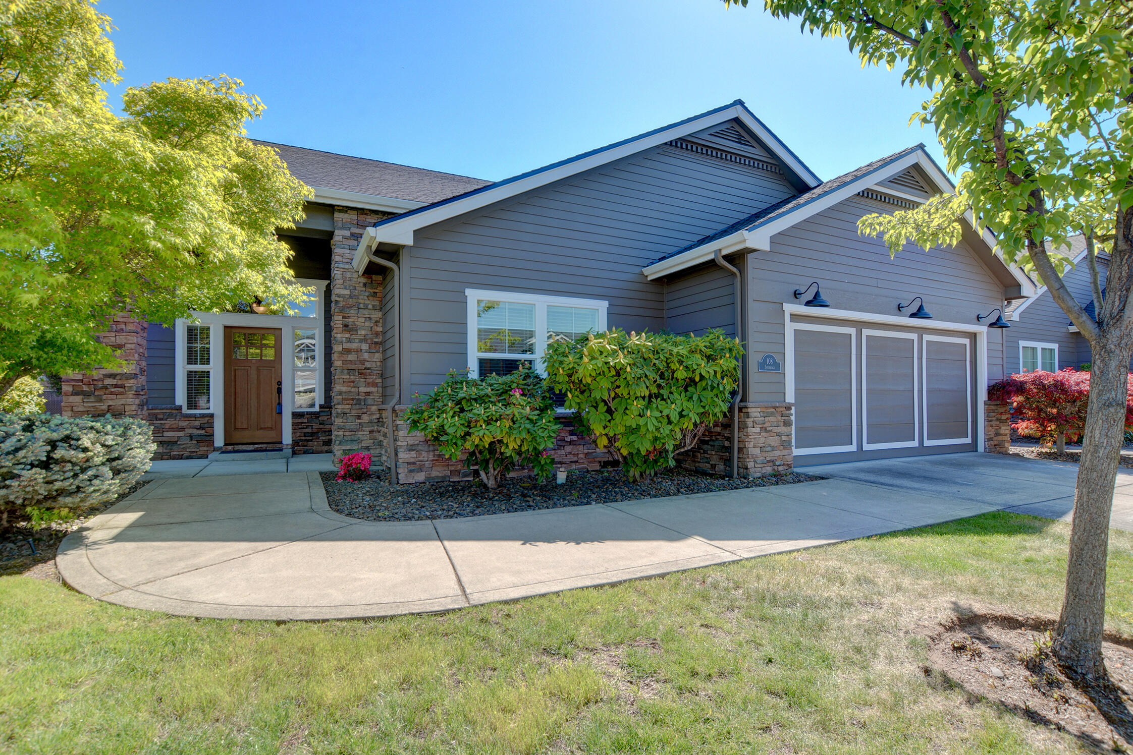 108 Sandridge Way Eagle Point, OR 97524 - Photo 1 of 55 DSC_6212_3_4Interior Custom Settings