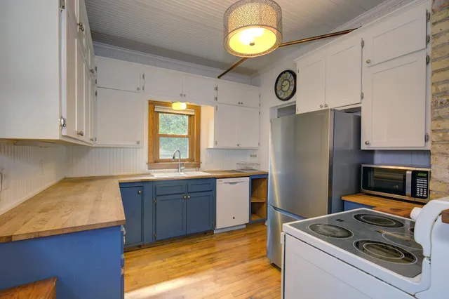 $389,900 | 2098 Marshall Avenue, St. Paul, MN 55104