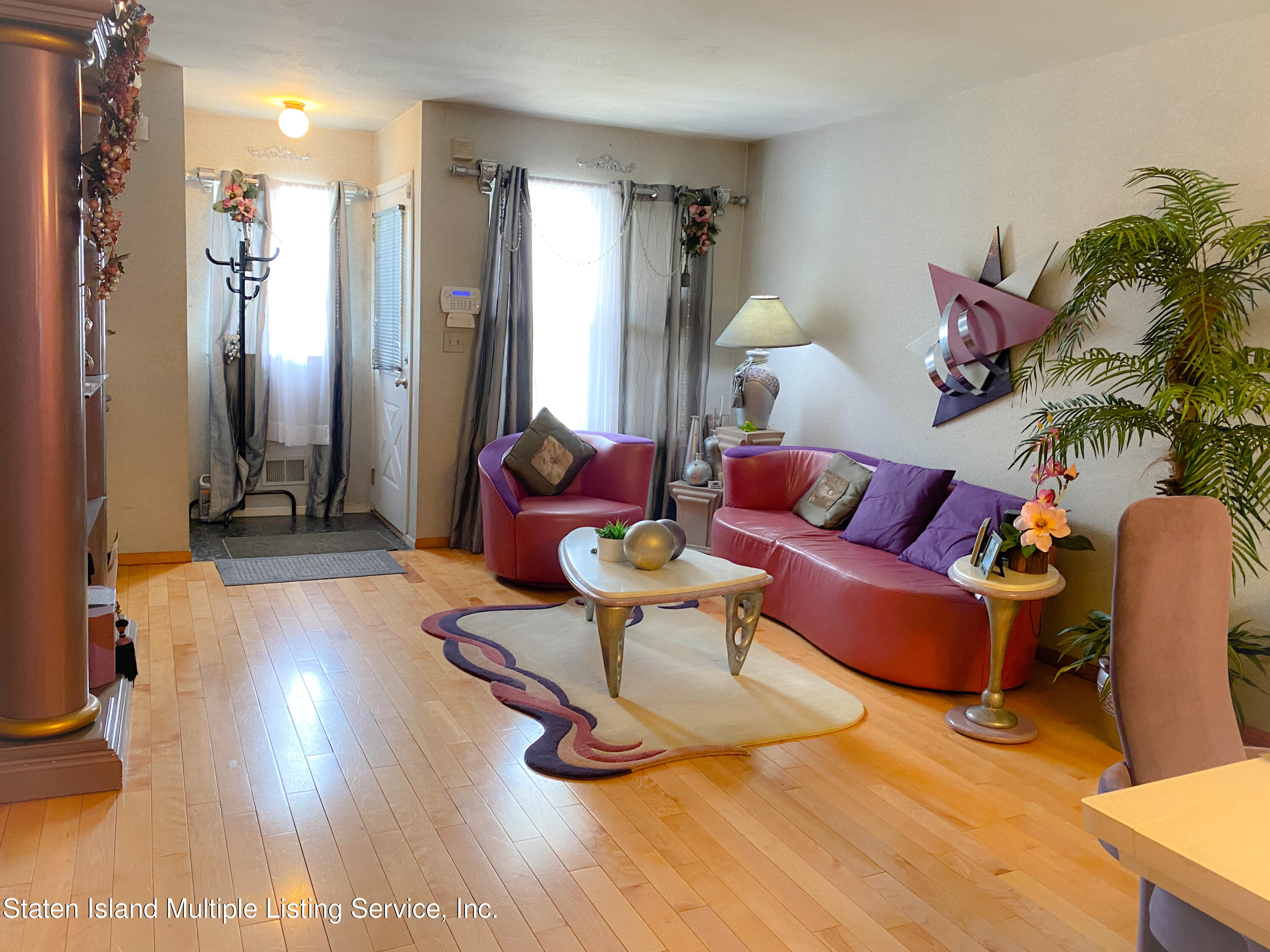 171 Lorraine Loop Staten Island, NY 10309 - Photo 3 of 24 Living room 2