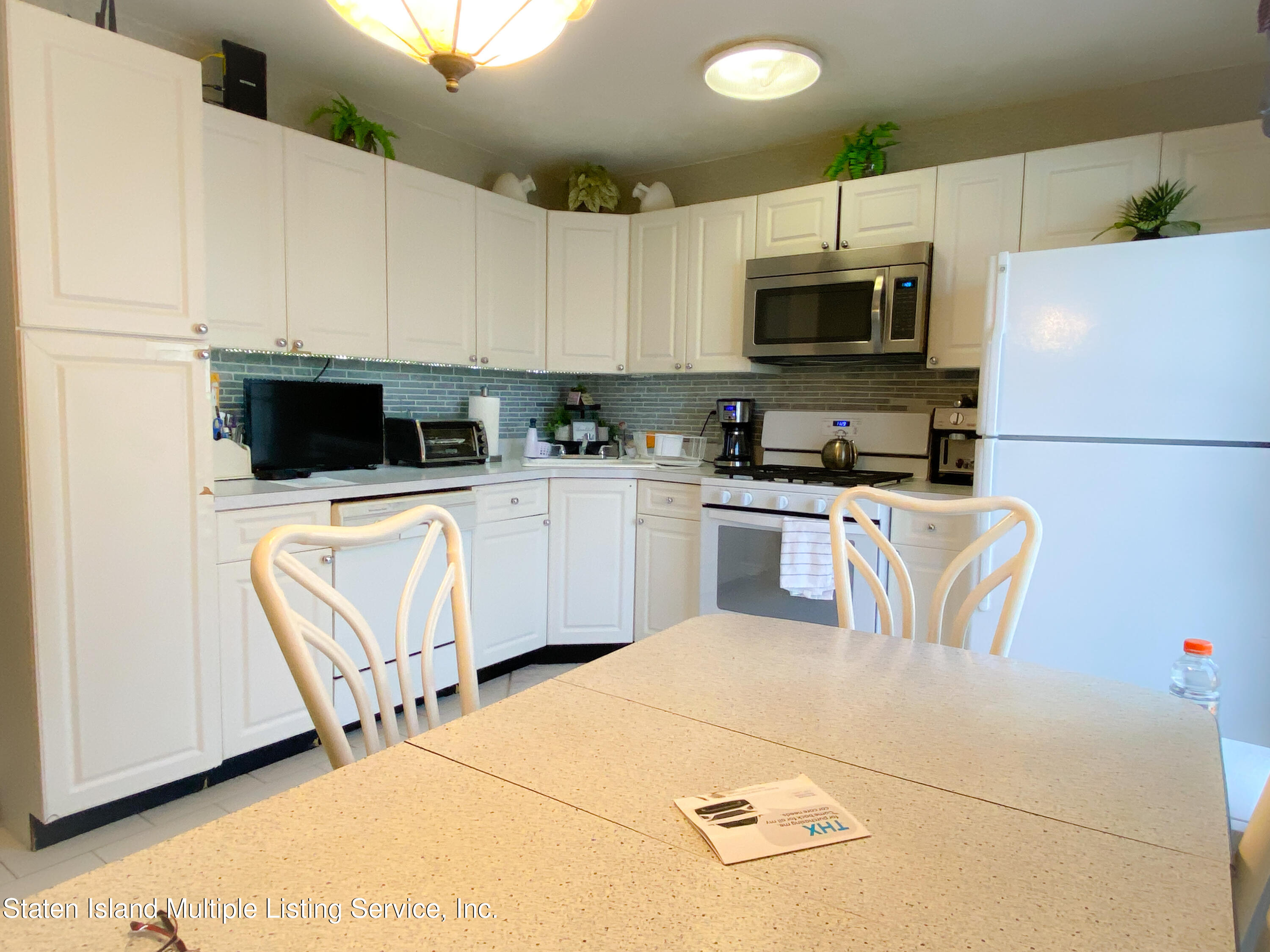 171 Lorraine Loop Staten Island, NY 10309 - Photo 6 of 24 Kitchen