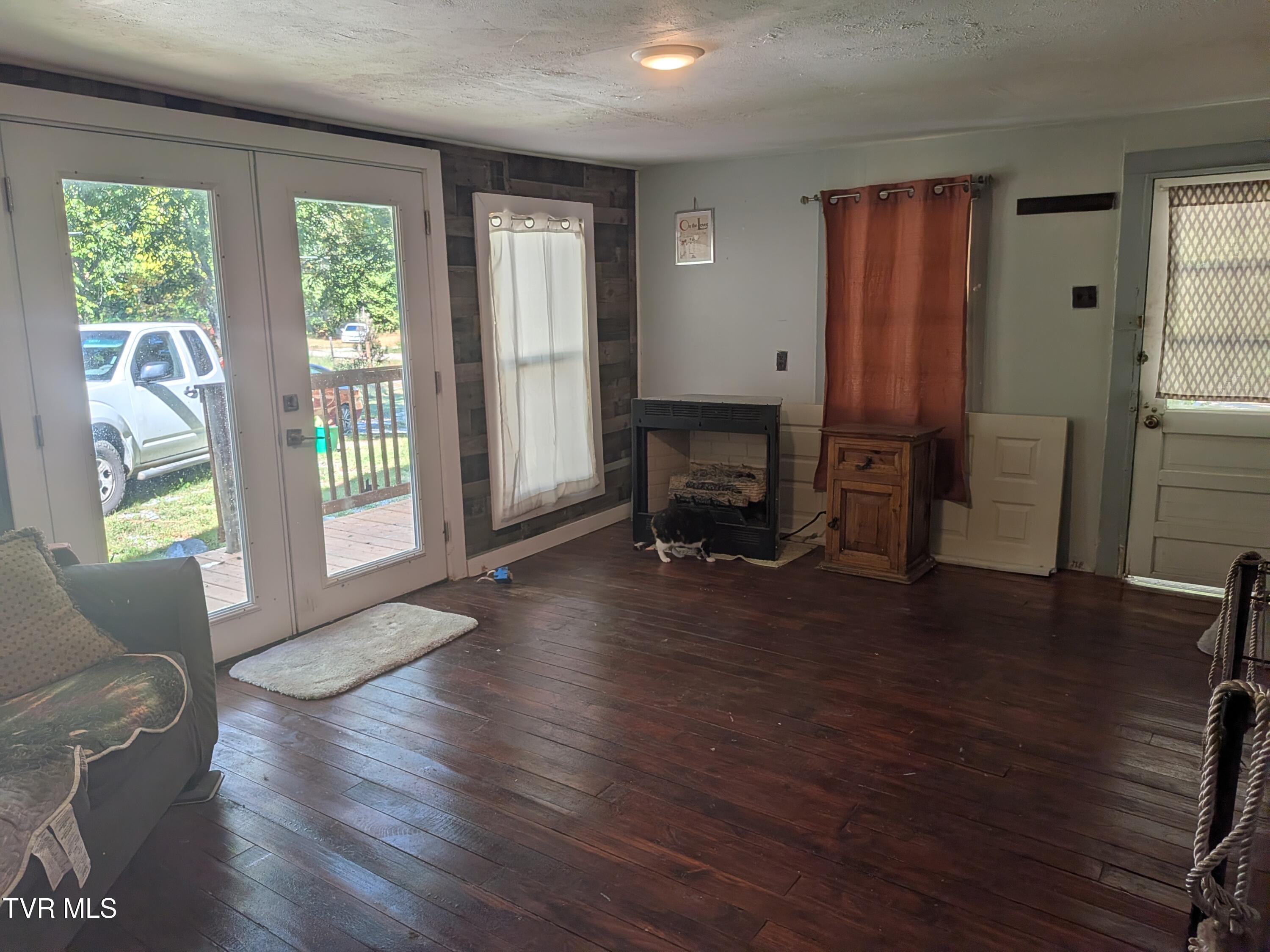 580 Cartwheel Road Greeneville, TN 37743 - Photo 7 of 30 PXL_20261005_190907041