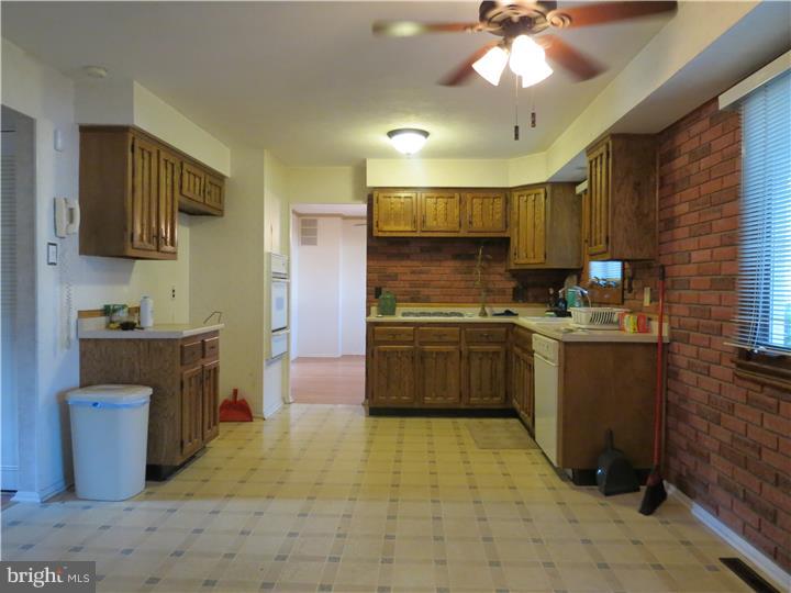 1732 Red Oak Road Williamstown, NJ 08094 - Photo 7 of 13 Kitchen