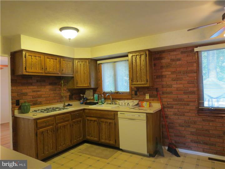 1732 Red Oak Road Williamstown, NJ 08094 - Photo 8 of 13 Kitchen