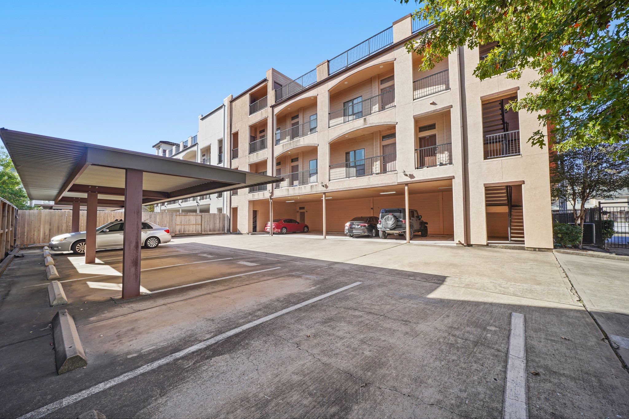 806 Jackson Hill Street, Unit 302 Houston, TX 77007 - Photo 2 of 26 a front view of a building with street