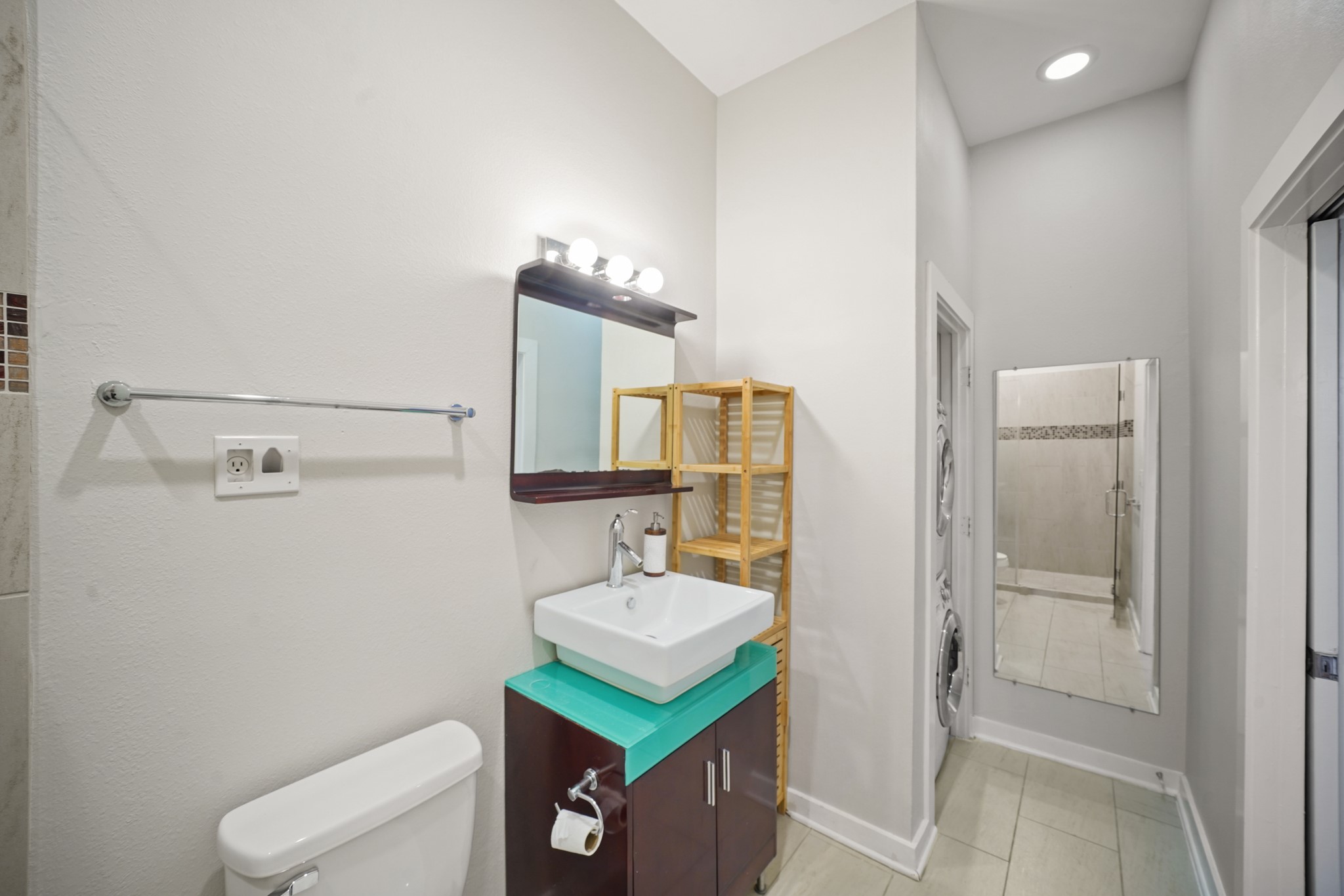 806 Jackson Hill Street, Unit 302 Houston, TX 77007 - Photo 22 of 26 a bathroom with a sink toilet and shower