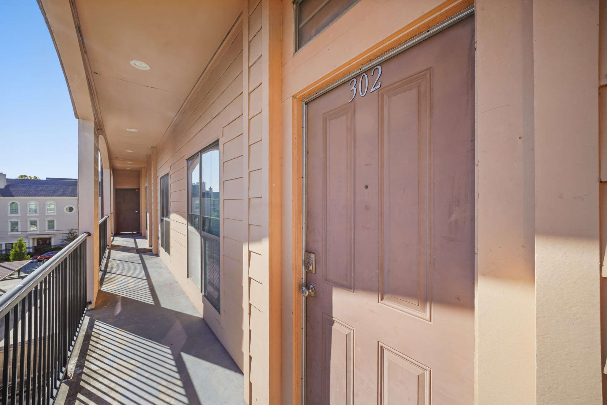 806 Jackson Hill Street, Unit 302 Houston, TX 77007 - Photo 23 of 26 a view of a balcony