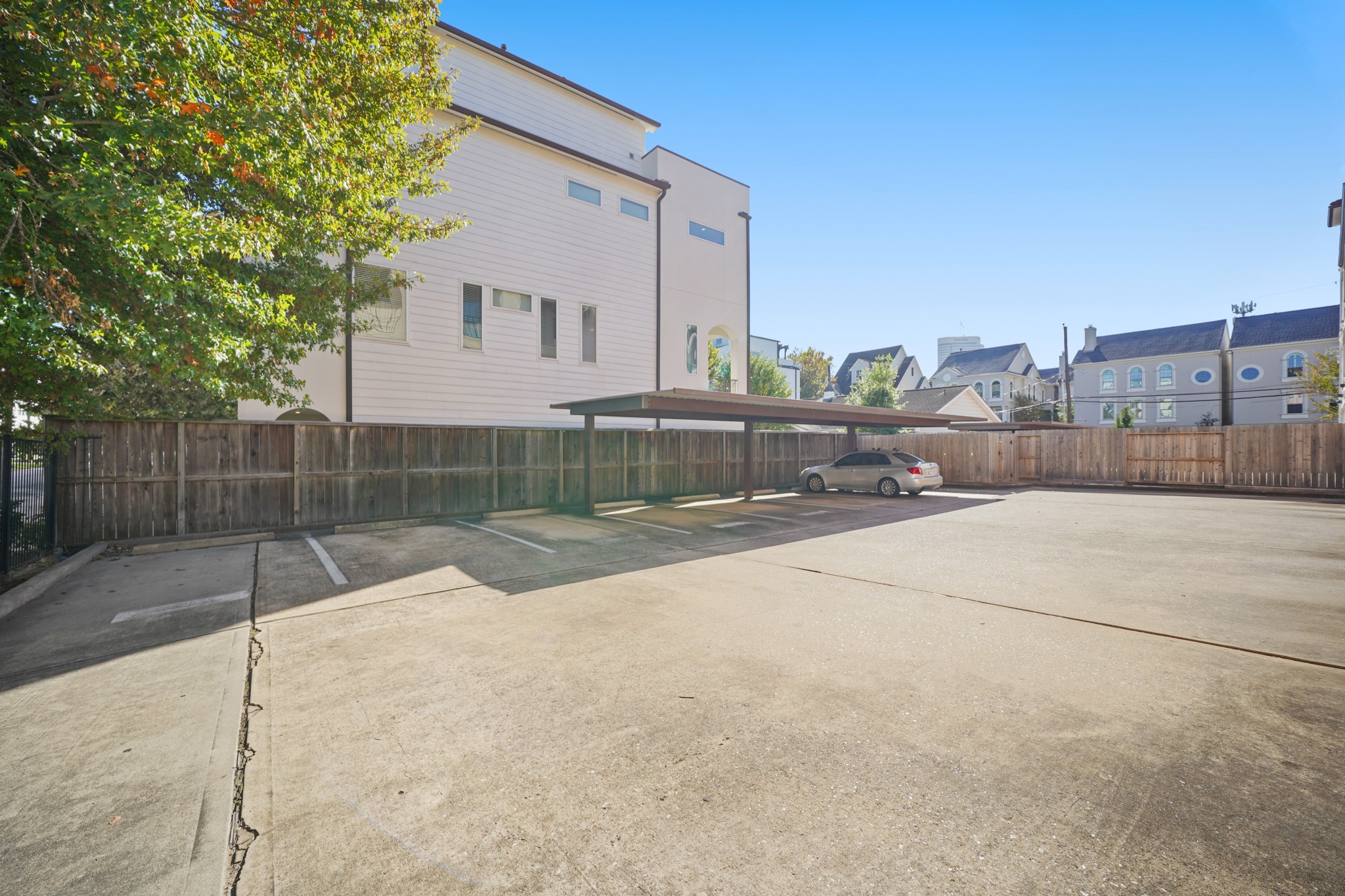 806 Jackson Hill Street, Unit 302 Houston, TX 77007 - Photo 26 of 26 a view of a white house with a outdoor space