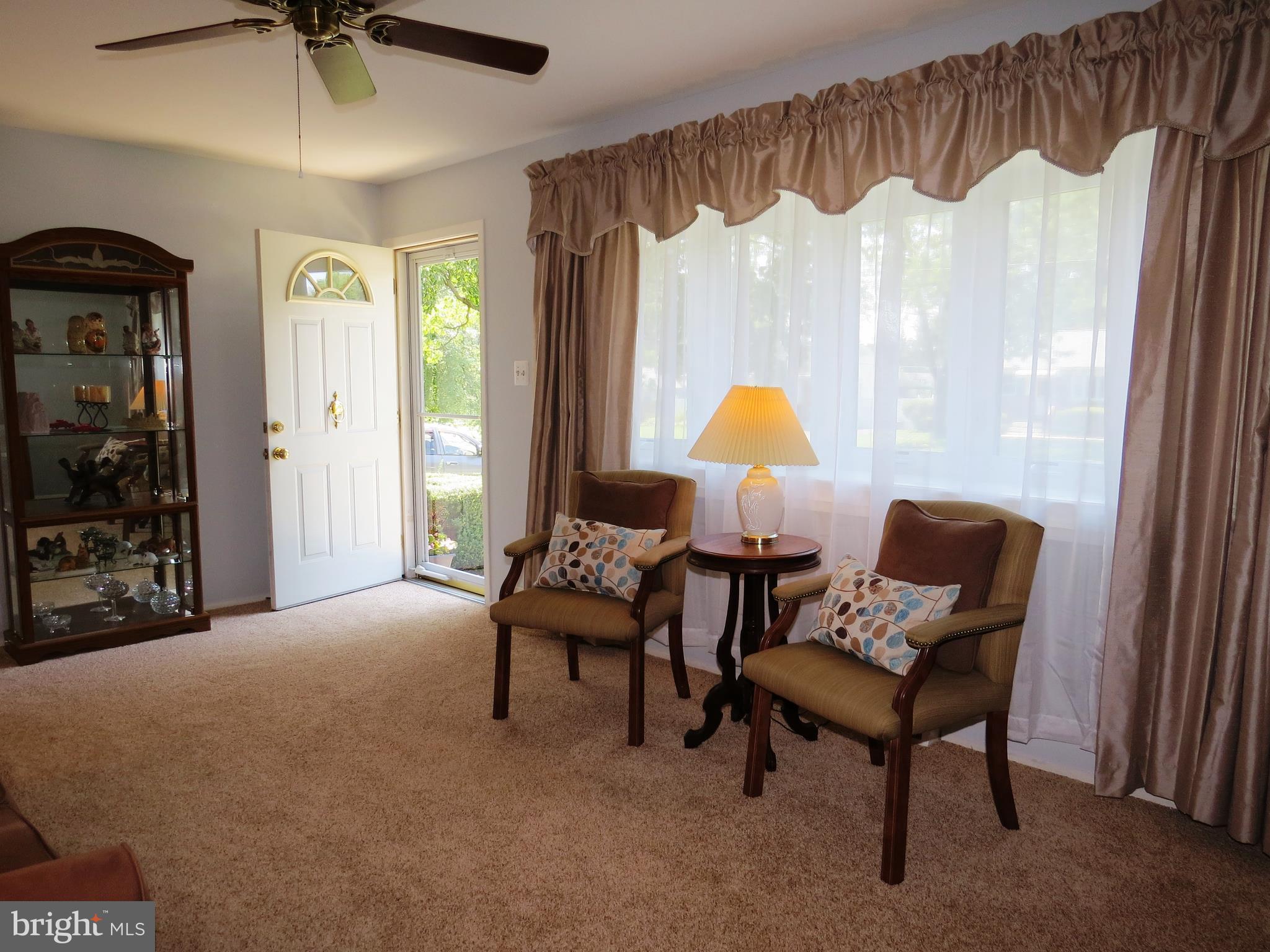 311 Highfalcon Road Reisterstown, MD 21136 - Photo 5 of 24 a living room with furniture and a lamp