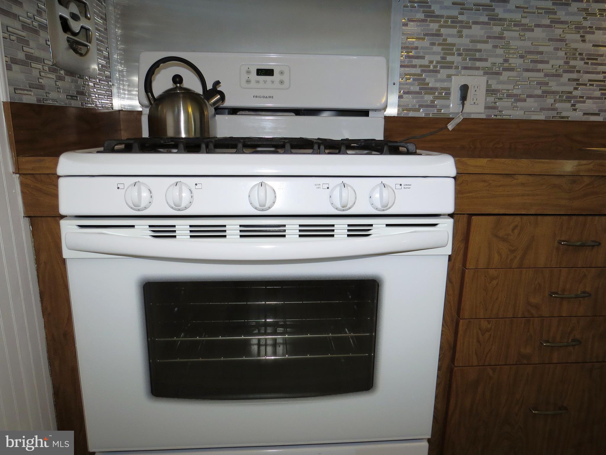 311 Highfalcon Road Reisterstown, MD 21136 - Photo 6 of 24 a close view of a stove top oven