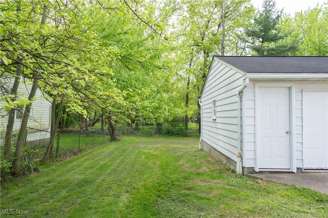1604 Edgefield Road Lyndhurst, OH 44124 - Photo 30 of 32