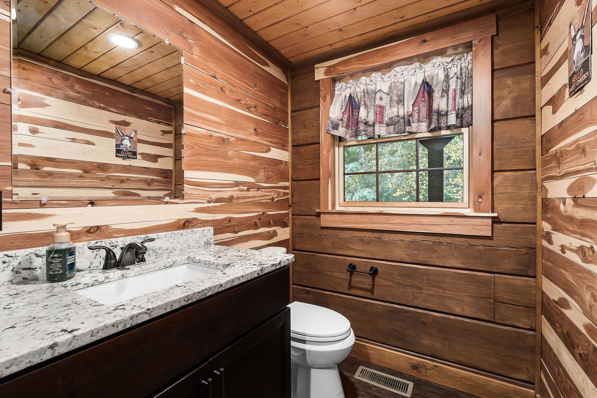 6995 Ashburn Road Baxter, TN 38544 - Photo 46 of 61 Half bathroom between kitchen and primary bedroom.