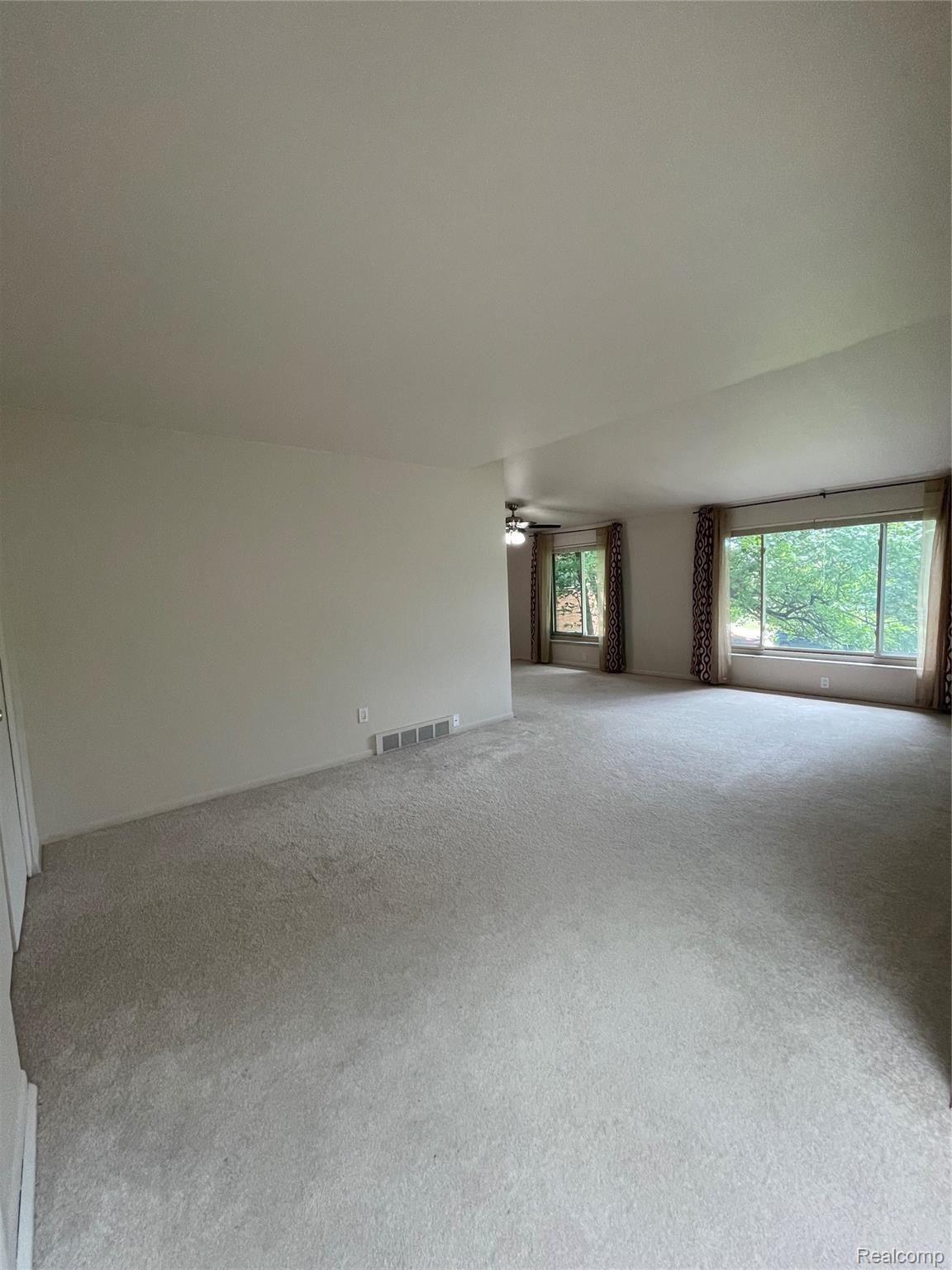 1127 Derby Road, Unit 6 Birmingham, MI 48009 - Photo 6 of 24 IMG_0327.JPG