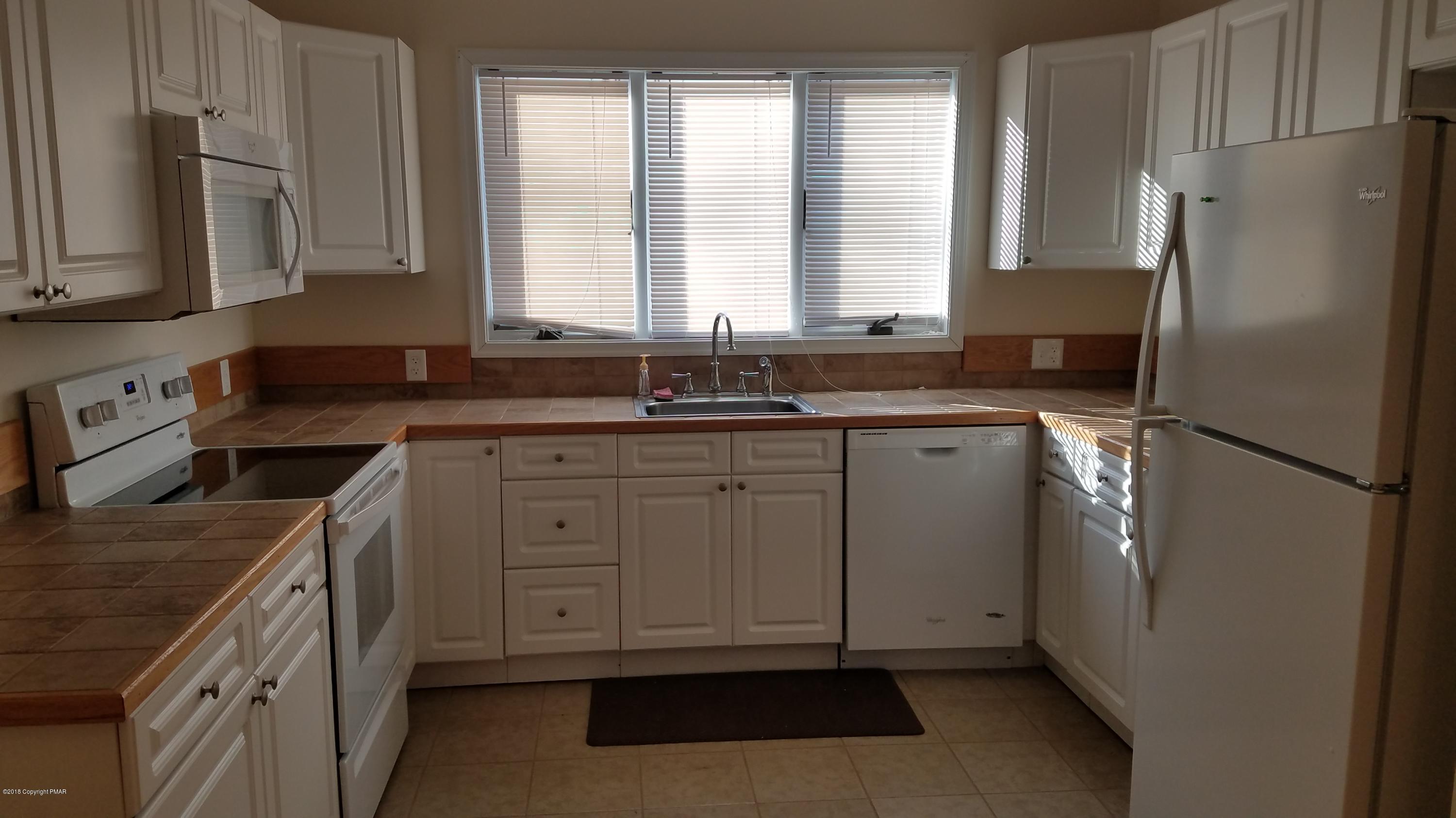 6687 Highway 191, Unit 2 Cresco, PA 18326 - Photo 4 of 10 20180106_143135