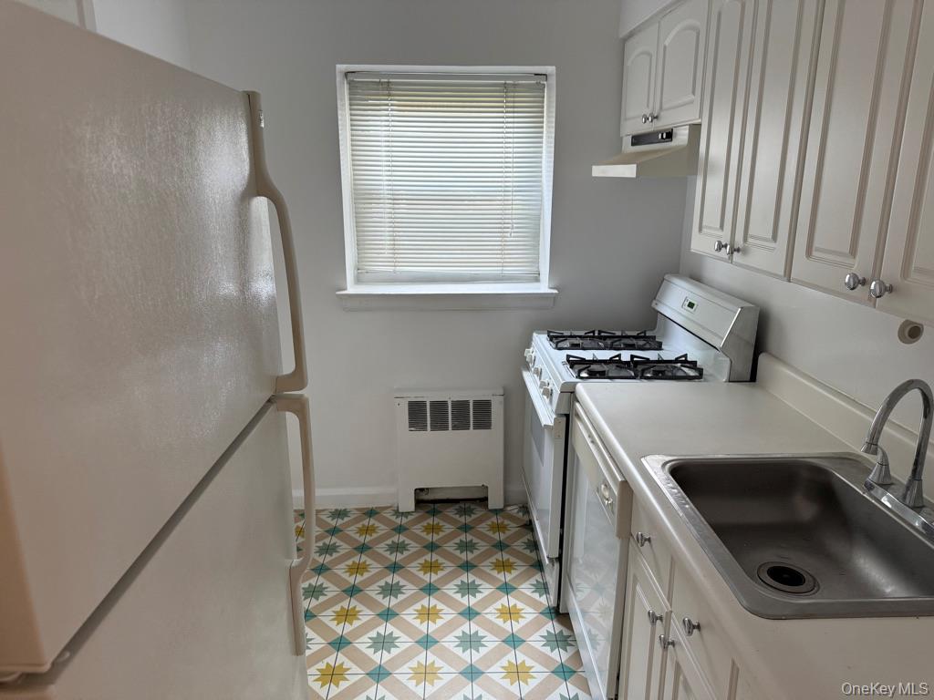 221 Middle Neck Road, Unit C1 Great Neck, NY 11021 - Photo 13 of 18