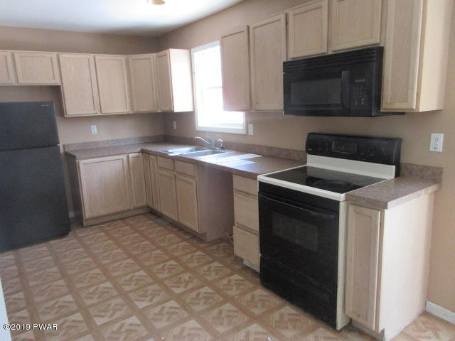 4436 Pine Ridge Drive East Bushkill, PA 18324 - Photo 10 of 19