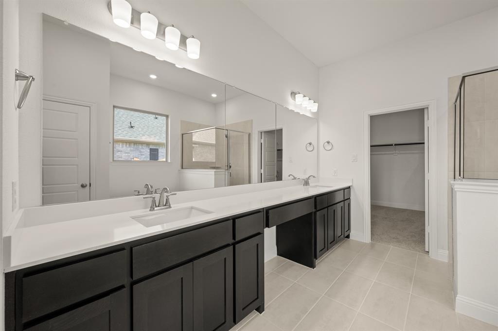 974 Reeves Drive DeSoto, TX 75154 - Photo 24 of 30 974 Reeves- Primary Suite-2