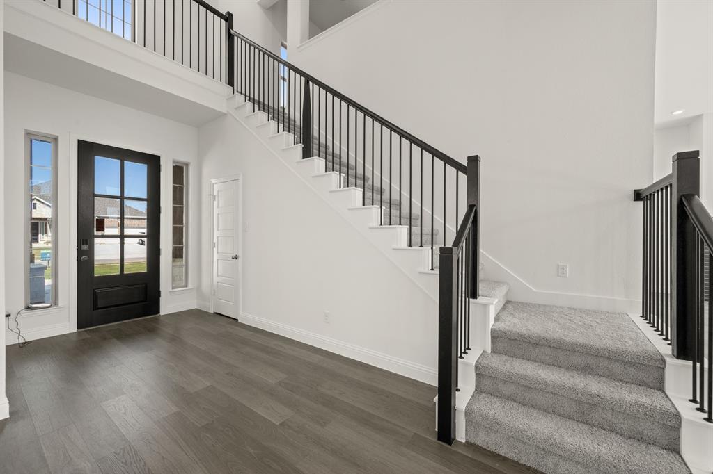 974 Reeves Drive DeSoto, TX 75154 - Photo 3 of 30 974 Reeves- Entry-1