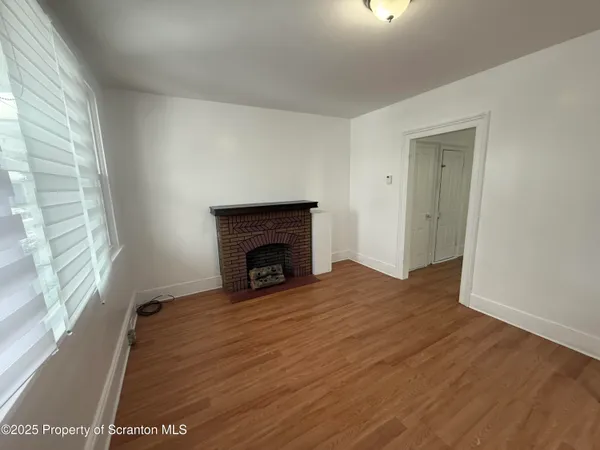 $1,425 | 417 Willow Street, Scranton, PA 18505