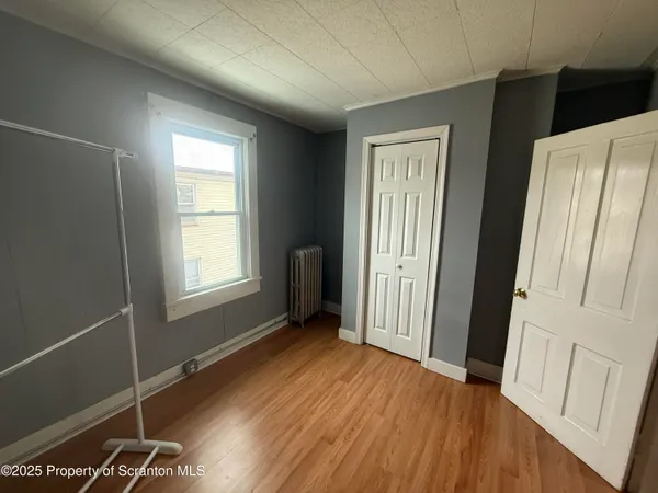 $1,425 | 417 Willow Street, Scranton, PA 18505
