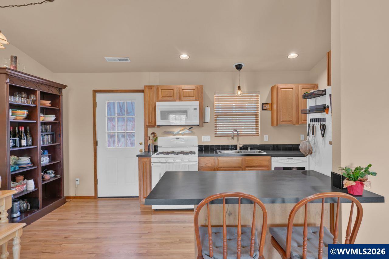 1737 Southwest 13th Avenue Albany, OR 97321 - Photo 13 of 40 Gallery Image 13
