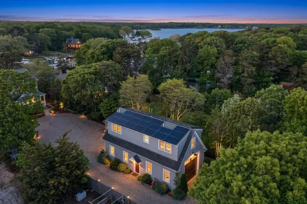 $4,250,000 | 357 Monomoscoy Road, Mashpee, MA 02649