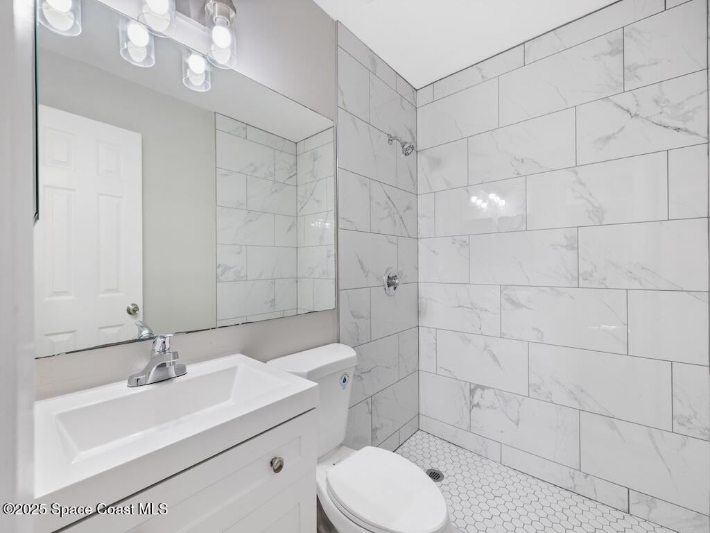 274 Trilby Road Southwest Palm Bay, FL 32908 - Photo 16 of 38 a bathroom with a sink toilet and shower