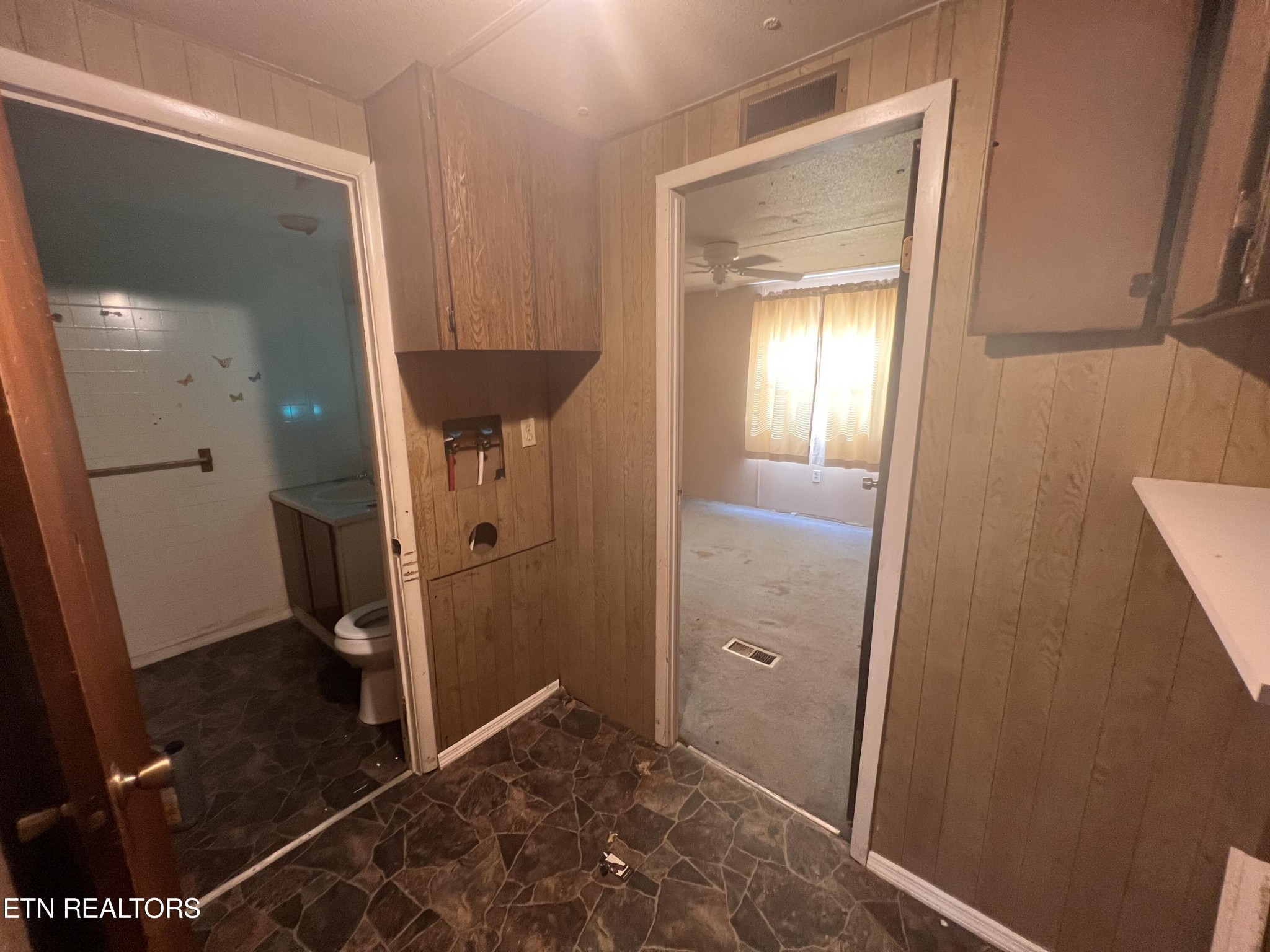 372 Longmire Road Clinton, TN 37716 - Photo 5 of 7