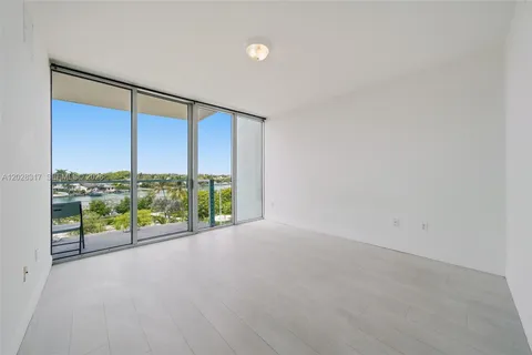 $549,000 | 6305 Indian Creek Drive, Unit 5D, Miami Beach, FL 33141