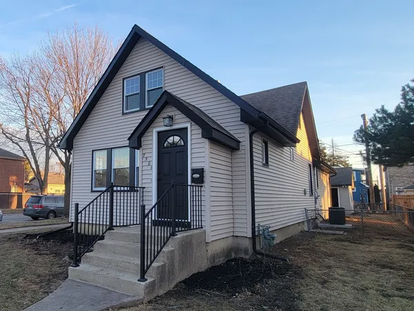 $459,900 | 7501 West Winnemac Avenue, Harwood Heights, IL 60706