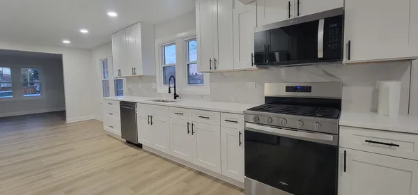 $459,900 | 7501 West Winnemac Avenue, Harwood Heights, IL 60706