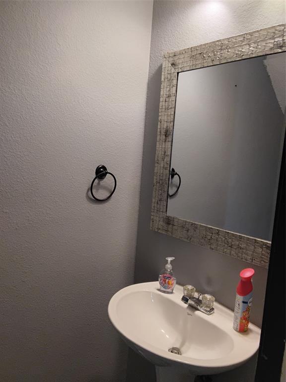 7566 Kings Trail Fort Worth, TX 76133 - Photo 11 of 11 Half-bath, Down-stairs